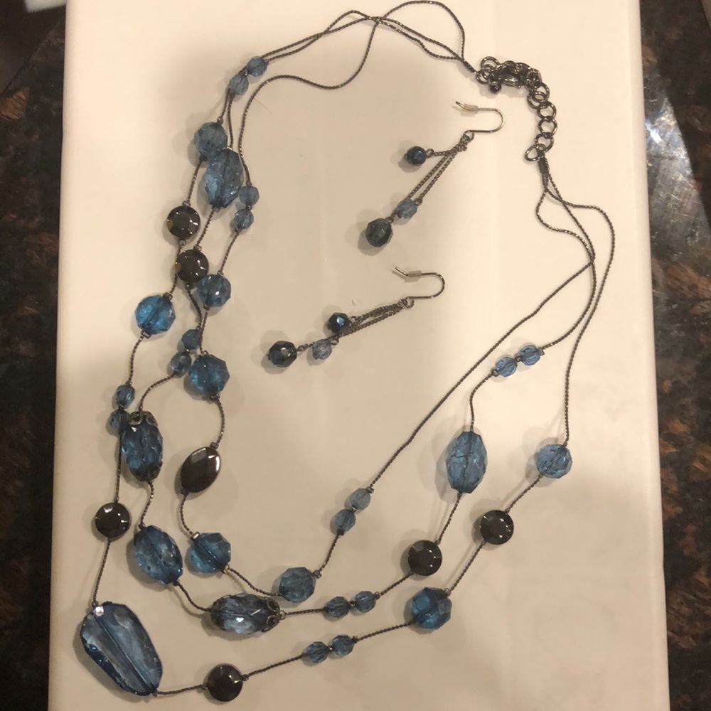 💙💙Shades of Blue Necklace and earring set💙💙